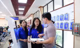Nụ cười 'Gen Alpha' ở trung tâm hành chính công 