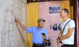 Truyền lửa trong lòng địa đạo 