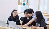 Thành viên CLB Khởi nghiệp Học viện Tài chính trao đổi về ý tưởng khởi nghiệp Ảnh: NVCC