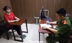 Đối tượng Hoàng Thị Thắm tại cơ quan công an. 