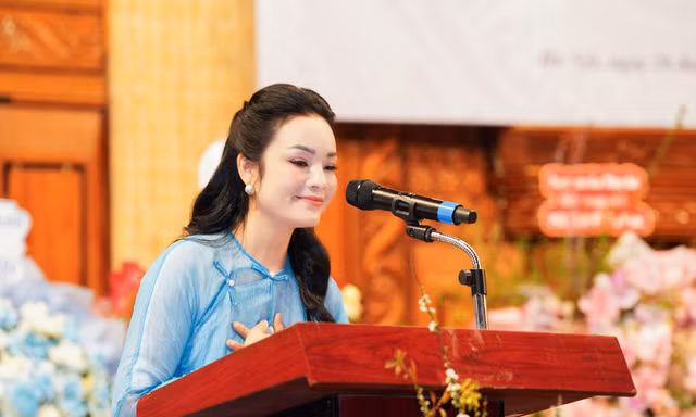 Tân Nhàn 'chốt sổ' 2025 với chức danh Phó Giáo sư cùng lời hứa đặc biệt