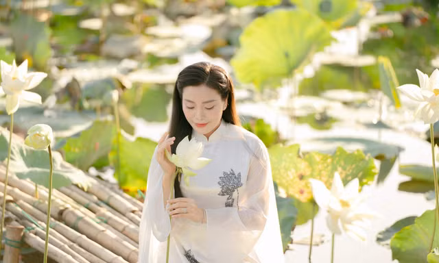 'Sao Mai' Huyền Trang ra mắt MV mới, tôn vinh vẻ đẹp phụ nữ Việt 