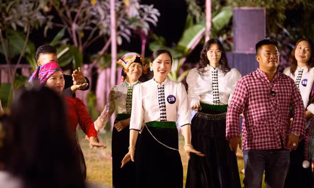 'Top 30 Hoa hậu du lịch dân tộc Việt Nam' hoá thân thành gái Thái, tôn vinh ẩm thực Việt