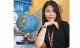 Cô giáo với bản đồ từ trái tim