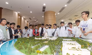 Học sinh 'choáng ngợp' khi trải nghiệm những căn phòng tiền tỉ của VinUni