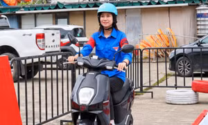 Tuổi trẻ Thái Nguyên học xử lý sự cố khi đi xe máy, xe điện an toàn