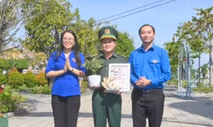 Ngọn lửa tuổi trẻ canh giữ đảo tiền tiêu 