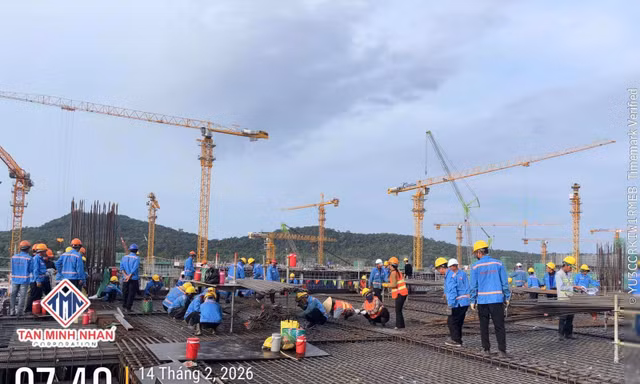 27 Tết: Hơn 6.200 công nhân tình nguyện bám công trường APEC Phú Quốc
