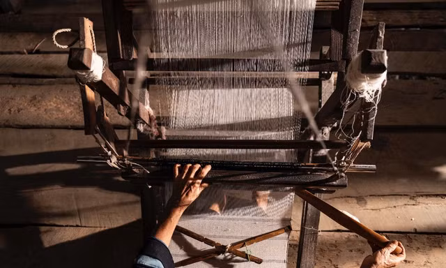 Triển lãm nghệ thuật 'Dệt một ngày, thương một đời'