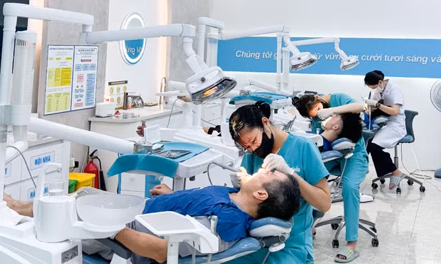 Nhiều cơ sở nha khoa tư nhân thu hút khách