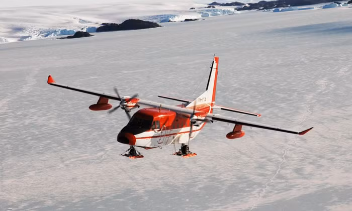 Một chiếc CASA-212-400 của Úc hoạt động tại Nam Cực. (Ảnh: Australian Antarctic Division)