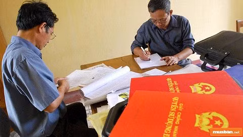 15% người dân phải 'lót tay' khi đi làm sổ đỏ