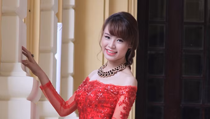 Nữ sinh Ngoại thương xứng danh "con nhà người ta"
