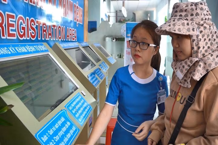 Sổ khám chữa bệnh bằng giấy bắt đầu bị xóa bỏ