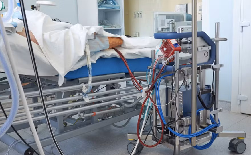 Bệnh nhân mắc COVID-19 là phi công người Anh: Phổi trái đông đặc 1/2 dưới