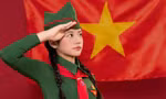 Tà áo dài xanh của cô bé 10 tuổi và câu chuyện yêu nước 