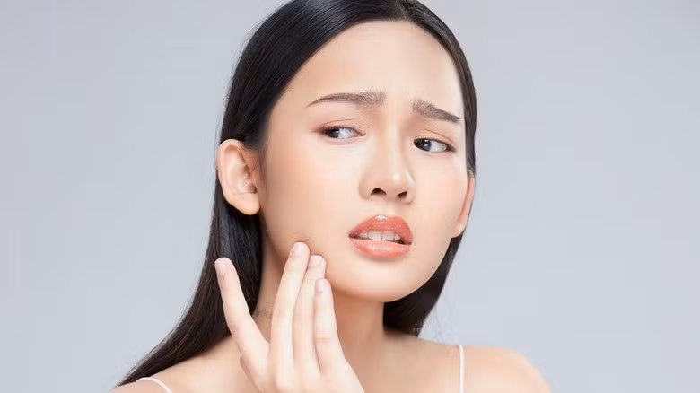 how-to-treat-blind-pimples-1666807429.jpg
