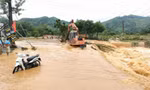 Mưa lớn gây lũ quét ở Tuyên Quang, 4 thôn mất điện hoàn toàn 