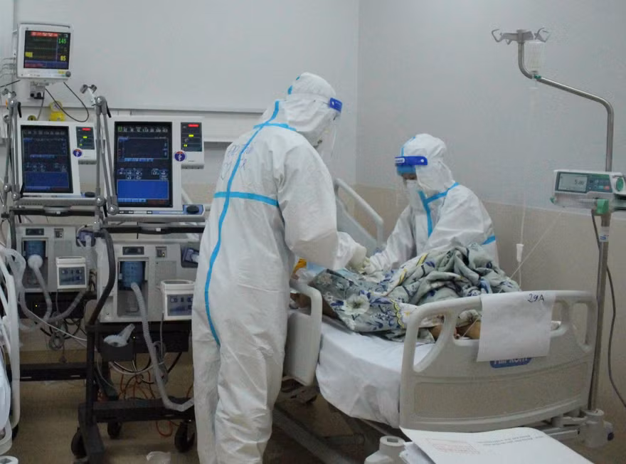 Cứu cụ bà mắc COVID-19, choáng nhiễm trùng thoát khỏi 'cửa tử'