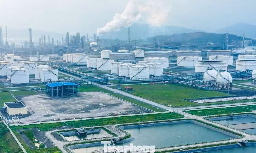 Nâng dự trữ xăng dầu lên 90 ngày: Bài toán không chỉ là xây kho