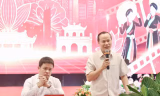 Phó Chủ tịch UBND tỉnh Bắc Ninh Mai Sơn trao đổi tại hội nghị.