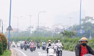 TPHCM mù sương như Đà Lạt, sắp mưa to gió mạnh
