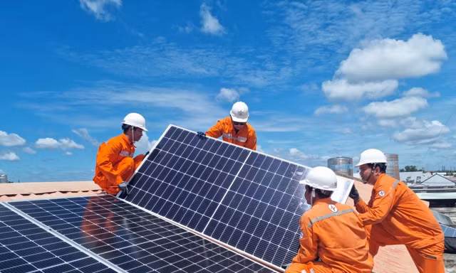 Tiêu thụ điện tiếp tục lập kỷ lục, đẩy mạnh phát triển điện mặt trời mái nhà