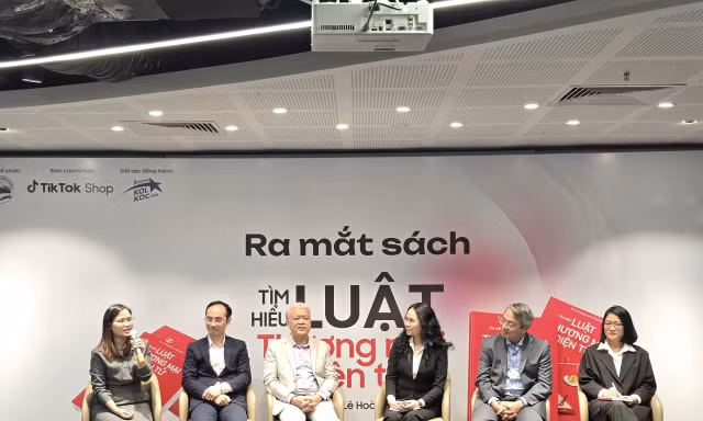 Ra mắt cuốn sách ‘Tìm hiểu Luật Thương mại điện tử’
