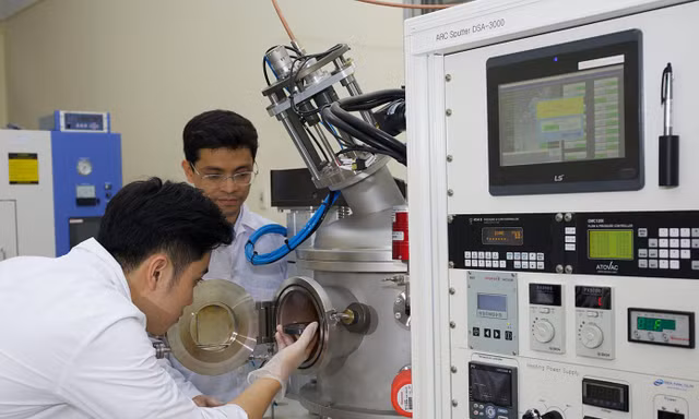 Việt Nam và cuộc đua bán dẫn: Bài toán làm việc trong nước hay xuất khẩu lao động?