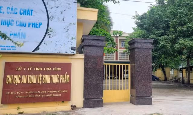 Cựu Chi cục trưởng Chi cục An toàn vệ sinh thực phẩm tỉnh Hòa Bình cũ nhận hối lộ 2,2 tỷ đồng
