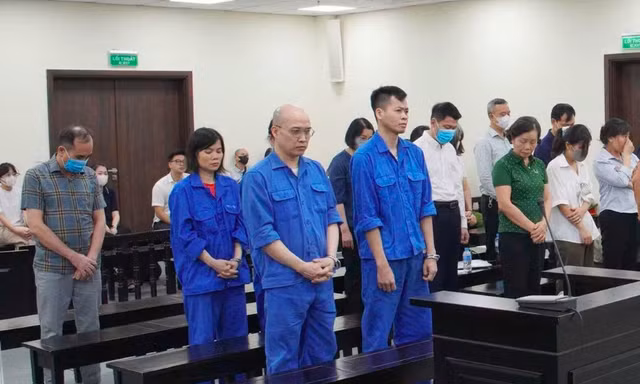 Nhóm cựu cán bộ Sở Y tế Hà Nội khai gì về các khoản tiền nhận của 686 cơ sở y, dược?