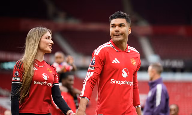 Casemiro nghẹn ngào chia tay sân Old Trafford
