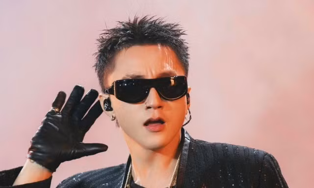 Sơn Tùng M-TP toan tính điều gì?