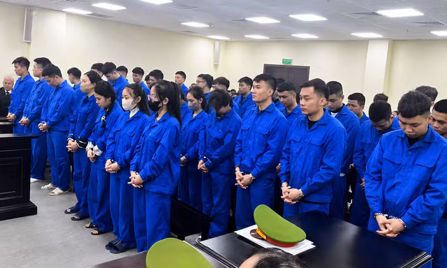 Gã trai trẻ khai chỉ cần mặc đẹp, lái xe sang là nữ đại gia móc hầu bao 14 tỷ đồng