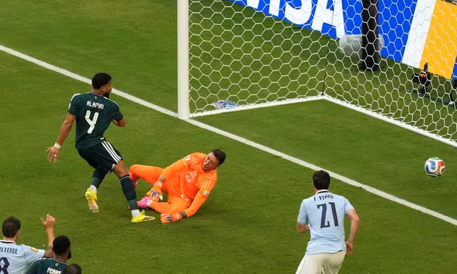 Saudi Arabia suýt tạo địa chấn trước Uruguay