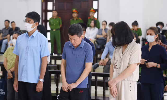 Chồng cựu Cục trưởng Trần Việt Nga khai ‘không chỉ đạo bỏ qua sai phạm để nhận tiền’