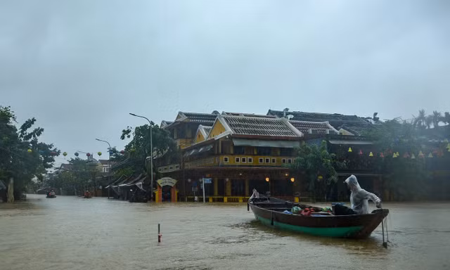 Báo quốc tế đưa tin lũ lụt ở điểm du lịch Huế, Đà Nẵng