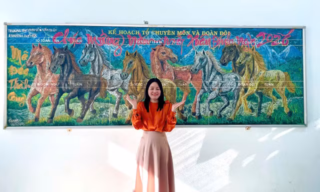 Bức tranh linh vật "Mã đáo thành công" của cô giáo gây thích thú cộng đồng mạng.