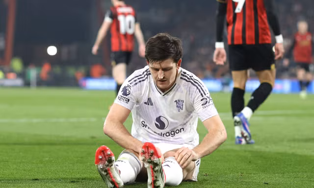 Man Utd rơi chiến thắng sau quả phạt đền tranh cãi
