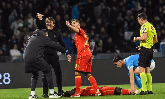 Tình trạng cầu thủ gục xuống sân khi đang thi đấu ở Serie A