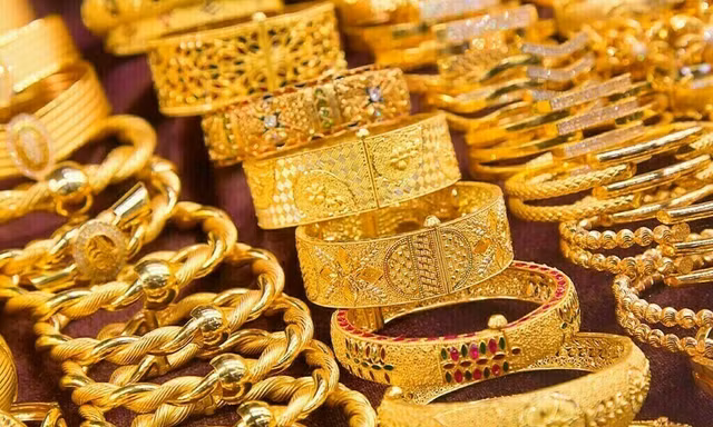 Người 'ôm vàng' đổ xô chốt lời 
