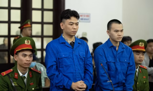 'Tổng tài' chỉ đạo đàn em tát nhân viên quán cà phê lĩnh 2 năm tù