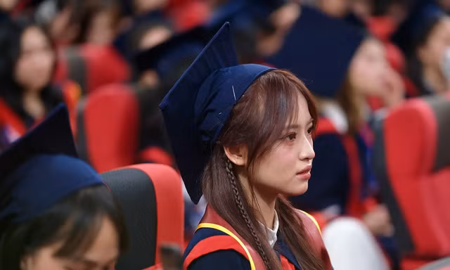 Choáng váng với học phí năm học mới: Có nơi tăng vọt thêm 25 triệu đồng