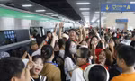 Hà Nội điều chỉnh tuyến buýt, tăng chuyến tàu phục vụ người dân