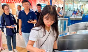 Tàu điện Cát Linh – Hà Đông chính thức soát vé tự động, không dùng tiền mặt