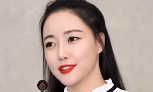 Bắt khẩn cấp nữ nghệ sĩ 