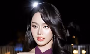 Hàng nghìn sinh viên đón 20 nghệ sĩ, hoa hậu đổ bộ Chủ Nhật Đỏ
