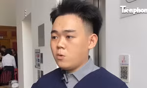 Thủ khoa 19 tuổi: 'Tôi muốn thành công để giúp đỡ thủ khoa khó khăn như mình'