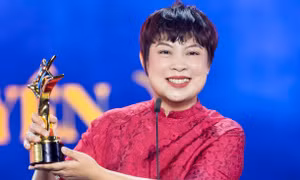 'Mưa đỏ' càn quét giải thưởng, Đặng Thái Huyền là đạo diễn xuất sắc