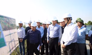Bí thư Hà Nội yêu cầu 3 địa phương khắc phục khó khăn về vật liệu, đất đắp dự án Vành đai 4